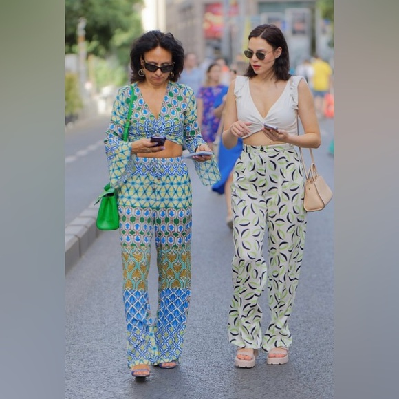 ZARA 🔥2 PIECE SET 🔥 BLOGGERS’ FAVORITE PRINT TOP WITH KNOT & WIDE LEG PANTS - Picture 9 of 16